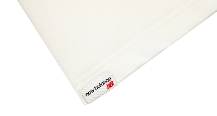 Short-sleeve T-shirt hem tag with New Balance logo, white