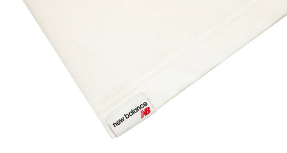 Short-sleeve T-shirt hem tag with New Balance logo, white