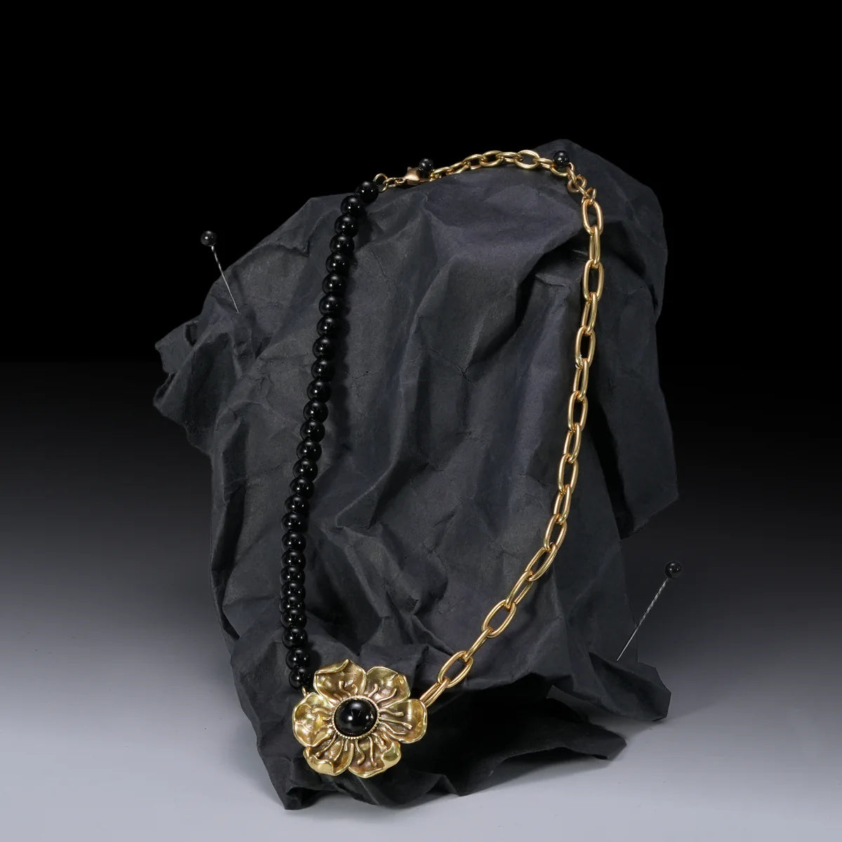 EQUINOX BLOOM CHOKER