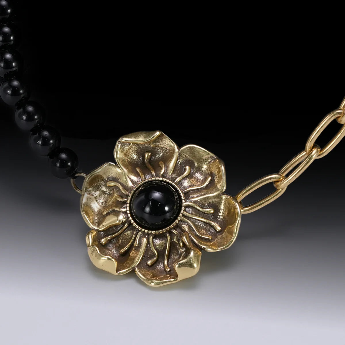 EQUINOX BLOOM CHOKER