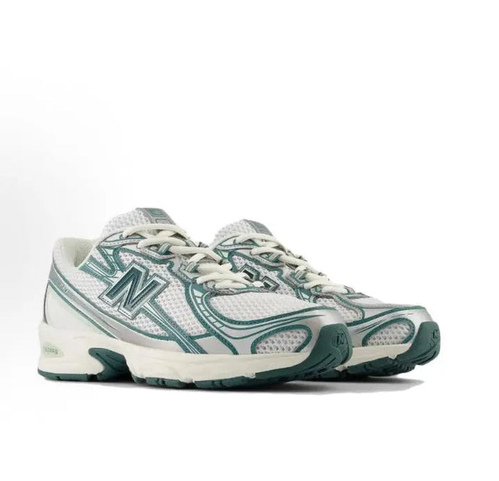 Running sneaker, white lace-up with green patterned panels and large N logo