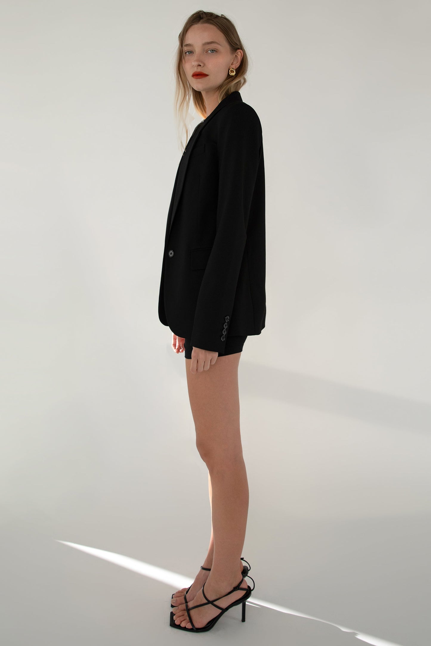 CLASSIC FIT SUITING BLAZER