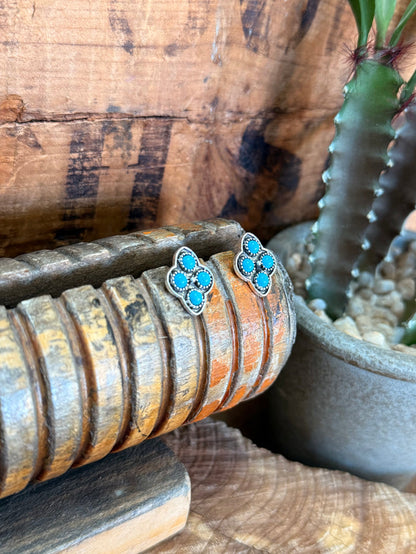 Small turquoise cluster stud earrings, silver-tone round bezel flower design
