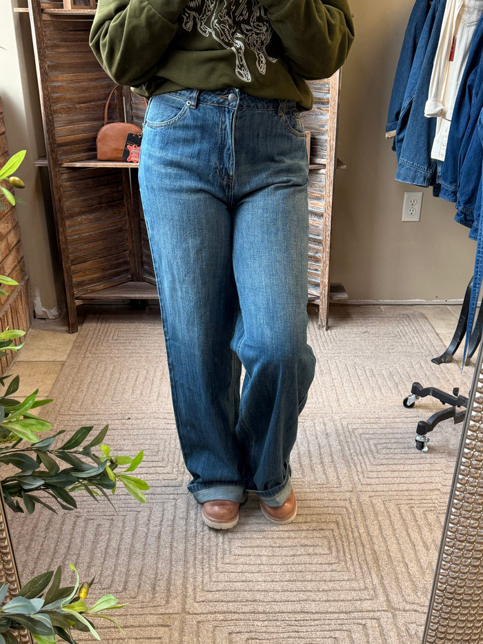 Maggie jeans in medium blue antique wash, straight-leg fit with back pocket stitching