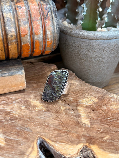 Dark multicolor stone cabochon ring with ornate silver-tone bezel