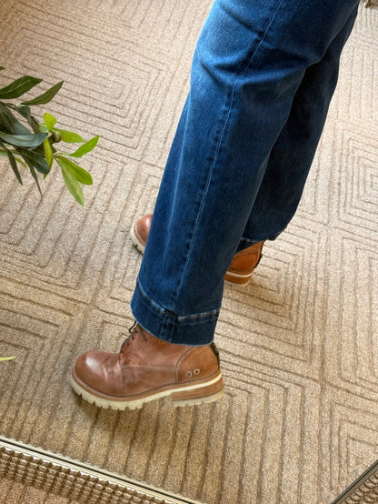 Risen tummy control straight jeans in dark blue wash, straight-leg hem and ankle length