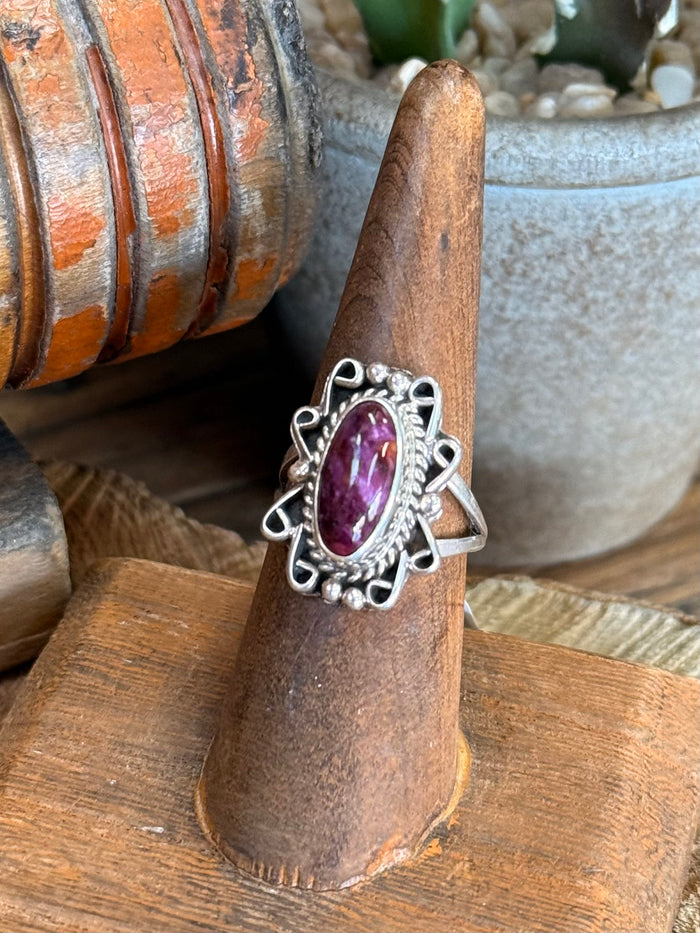 Purple spiny oyster oval-stone sterling silver ring with detailed filigree setting