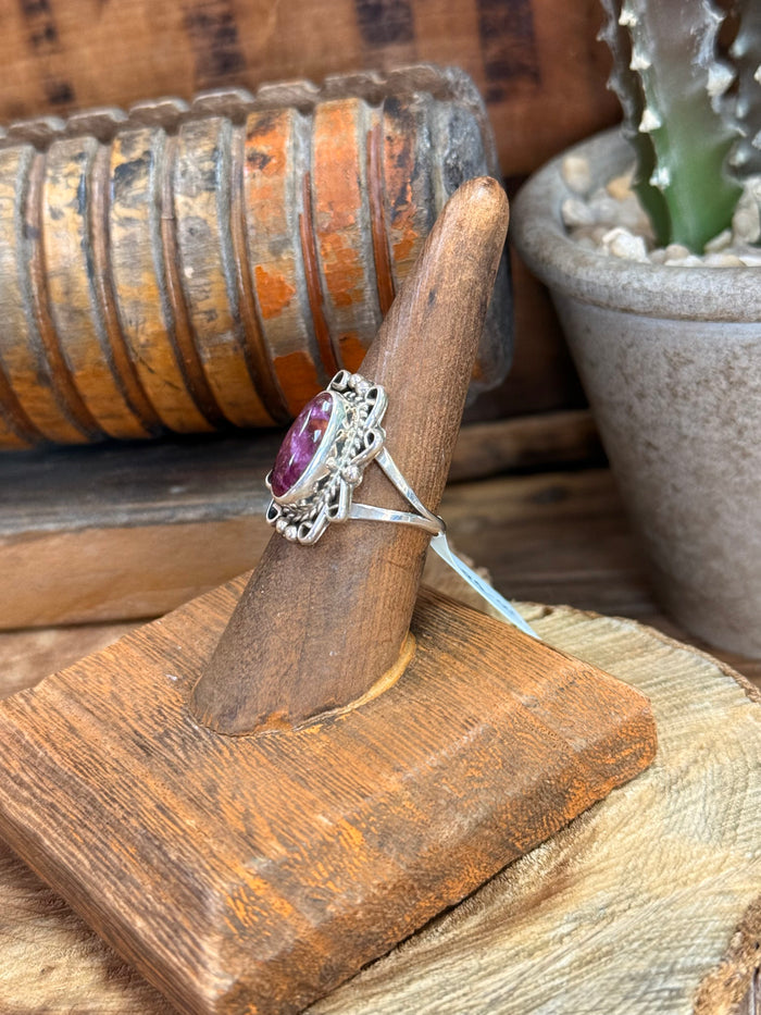 Purple spiny oyster sterling silver ring with oval gemstone and open band