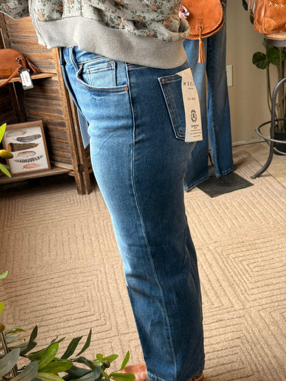 Cropped tapered boyfriend jeans in medium-blue denim with a hanging tag, five-pocket design