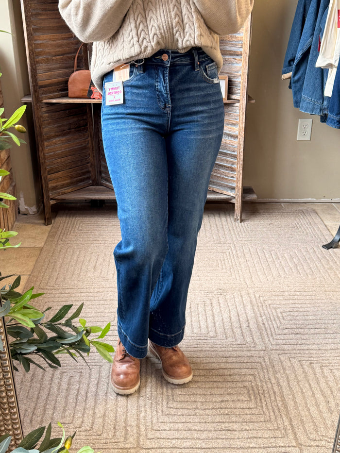 Risen tummy control straight jeans in dark blue wash, side view with rolled hem