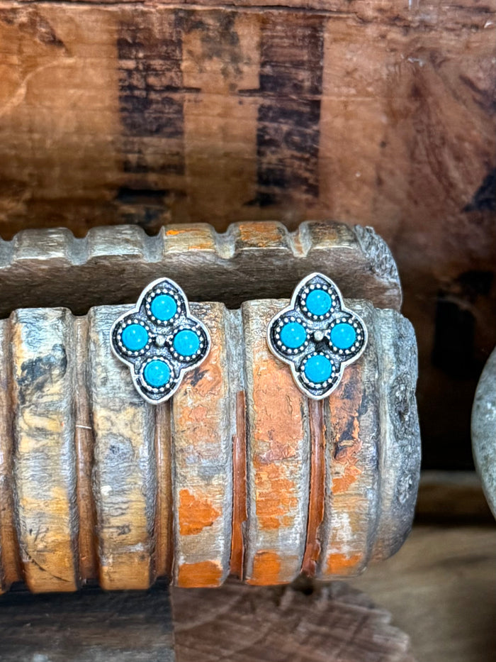 Silver-tone turquoise cluster stud earrings, five-round stone flower pattern