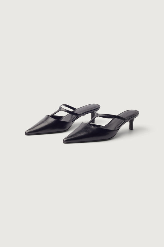 POINTED TOE STRAPPY HEEL