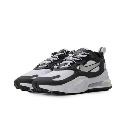 Low-top sneakers in white and black with wavy side panels and lace-up