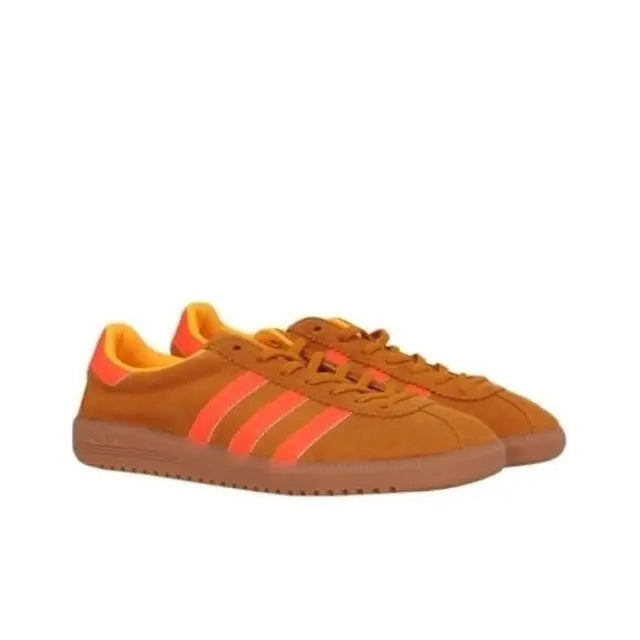 Low-top sneakers, gum orange with pink three stripes and lace-up upper