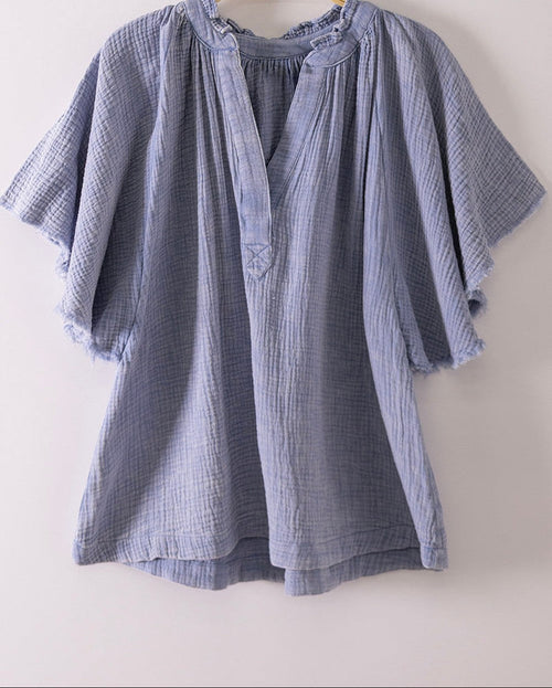 Mineral-washed cotton shirt, light blue, short sleeves, gathered button-front neckline