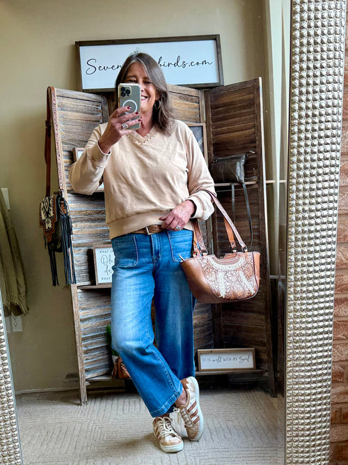 Beige studded sweatshirt, crewneck with ribbed cuffs and long sleeves