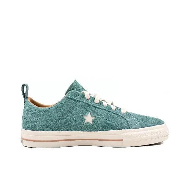 Light blue suede low-top sneaker with side star, white sole and lace-up front