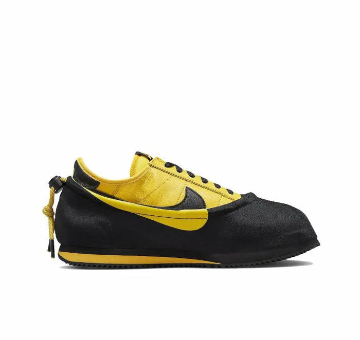 Low-top sneakers side view, black and yellow with lace-up design