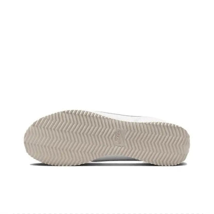 White sneaker outsole with zigzag tread and heel logo detail