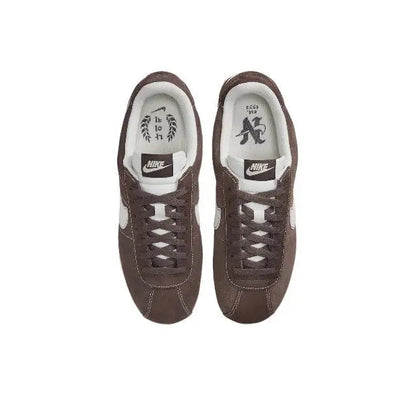 Brown low-top sneakers with white inner lining and lace-up eyelets