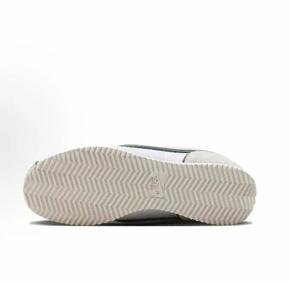 Nike sneakers outsole with zigzag tread pattern and Chevron-style grip