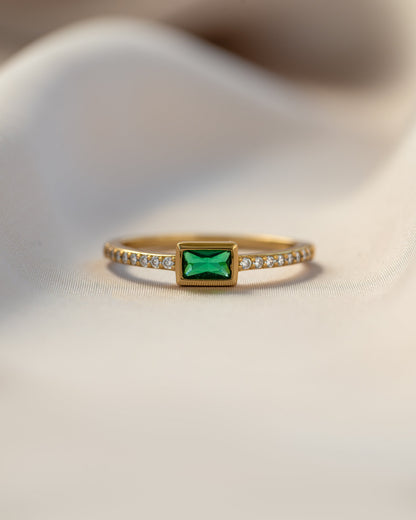 Emerald Baguette Ring w Pavé Band