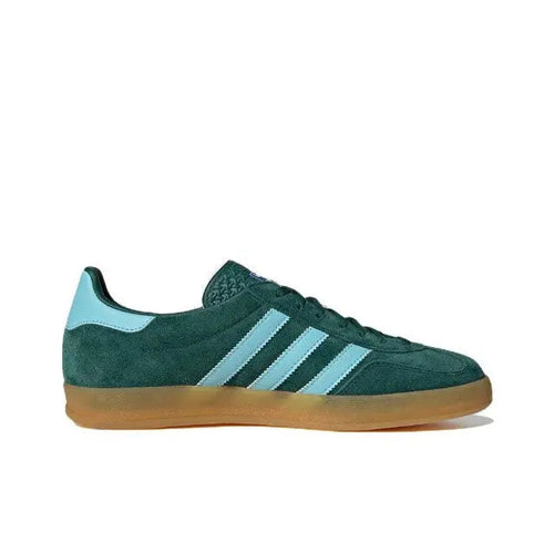 Low-top suede sneakers in dark green with light blue 3-Stripes and gum sole