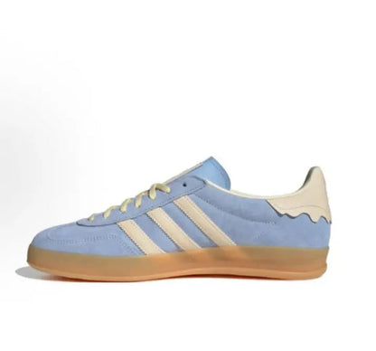 Gazelle Indoor sneaker side view, light blue upper with beige lining and gum sole