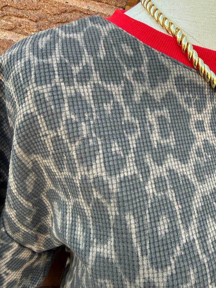 Leopard waffle knit T-shirt with blue-gray leopard print and red trim