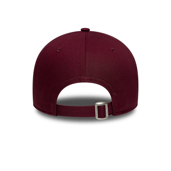 Pictured is this Manchester United FC 9FORTY cap in dark red. 4