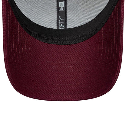 Pictured is this Manchester United FC 9FORTY cap in dark red. 5