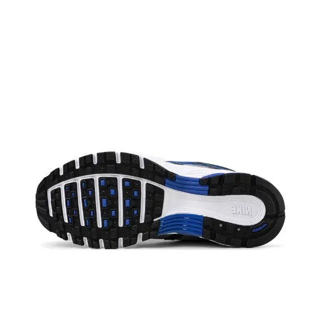Running sneaker outsole tread with blue-and-gray details, white midsole edge