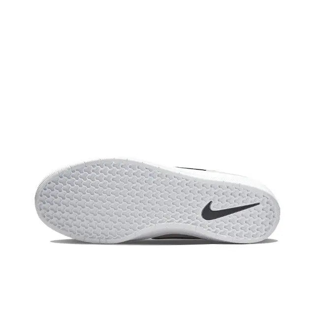 Light grey rubber outsole with black Nike swoosh on heel