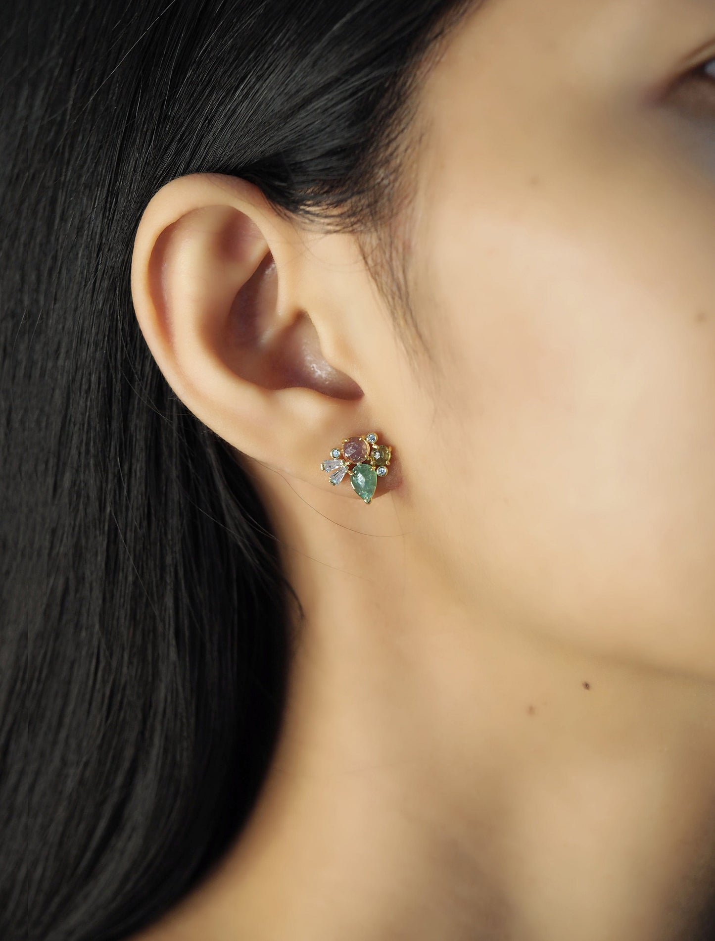 Neutral Cluster Studs