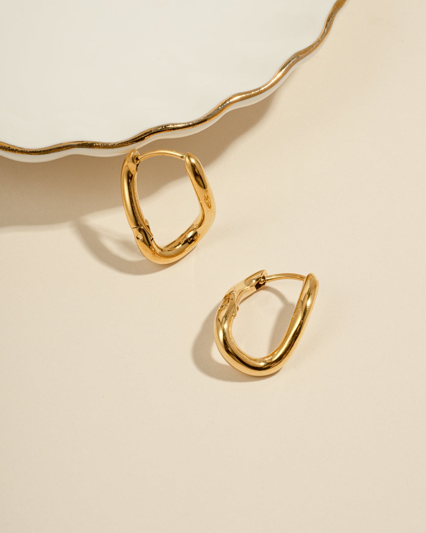 Emerson Twisted Oval Hoops