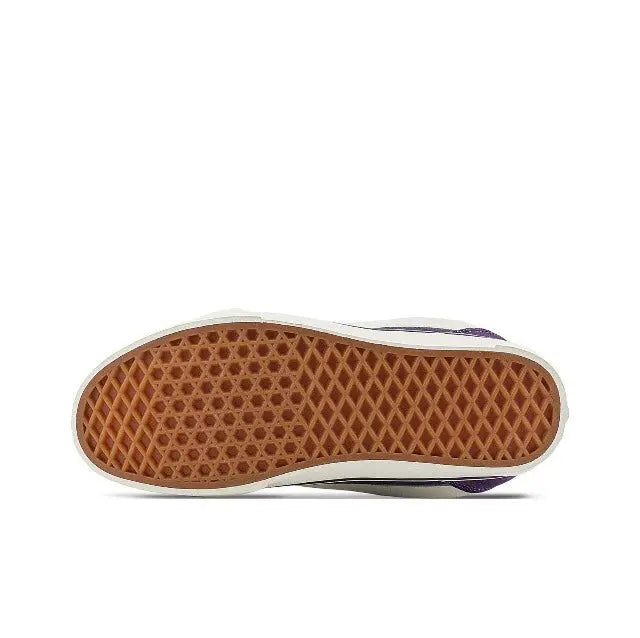 Vans Knu Skool outsole, brown rubber tread with purple sneaker upper