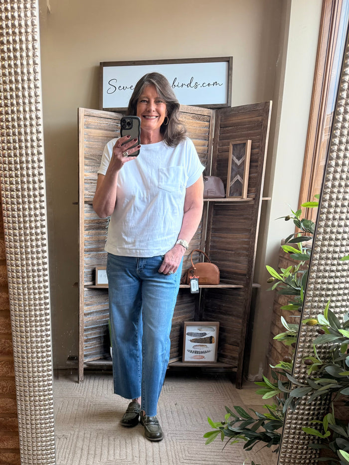 White crew-neck cotton T-shirt with front pocket and short sleeves