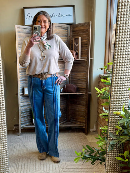 Dark blue wide-leg seamed jeans with belt loops and front seam stripes