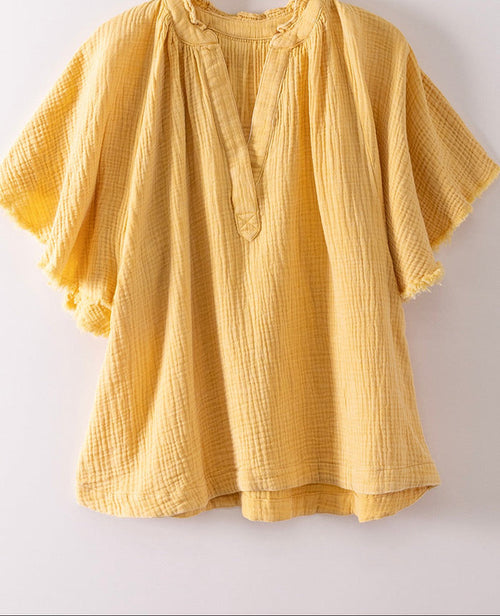 Yellow mineral-washed cotton shirt with short sleeves, gathered yoke and button placket