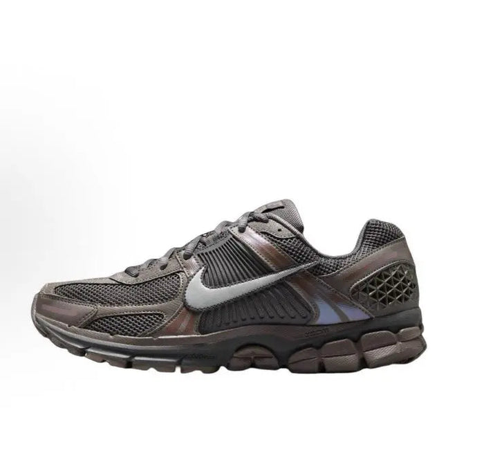 Nike Zoom Vomero 5 SP running shoe in dark gray with silver Swoosh