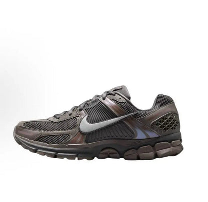 Nike Zoom Vomero 5 SP running shoe in dark gray with silver Swoosh