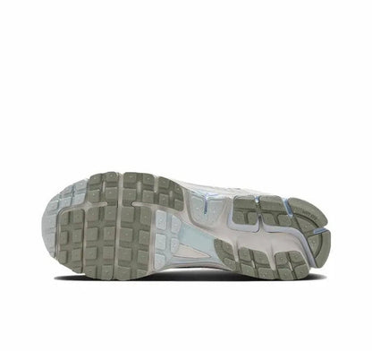 Nike Zoom Vomero 5 SP outsole, light beige and muted green rubber tread