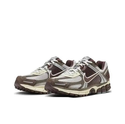 Zoom Vomero 5 SP running sneakers, lace-up front in gray and dark brown