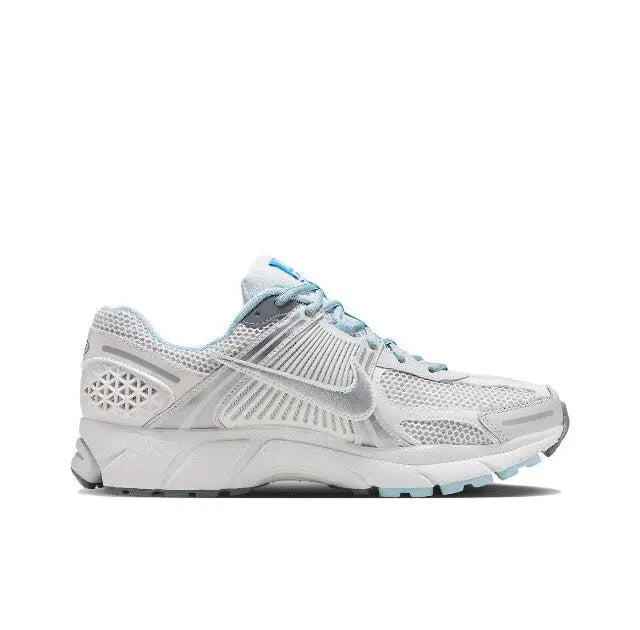 Side view running sneaker, light grey mesh upper with light-blue lace accents