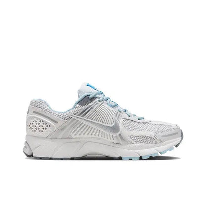 Side view running sneaker, light grey mesh upper with light-blue lace accents
